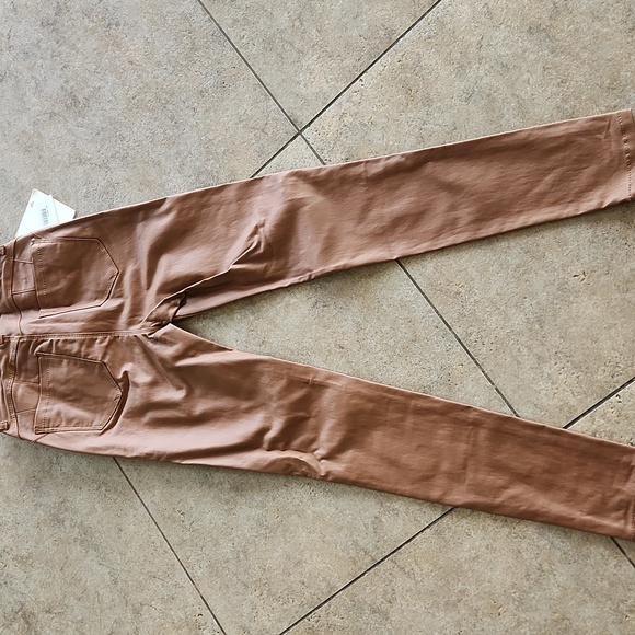 Q2 Unique Denim in Rich Brown - Picture 4 of 12